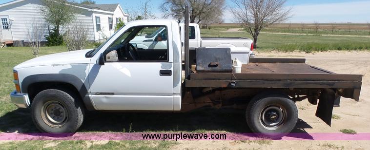 image for item J6135 2000 Chevrolet 2500 flatbed pickup truck