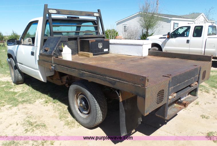 image for item J6135 2000 Chevrolet 2500 flatbed pickup truck