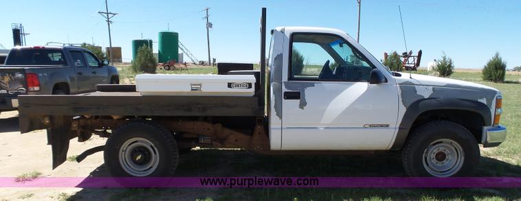 image for item J6135 2000 Chevrolet 2500 flatbed pickup truck