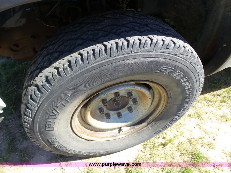 image for item J6135 2000 Chevrolet 2500 flatbed pickup truck