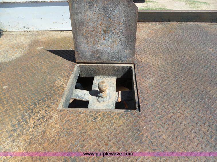 image for item J6135 2000 Chevrolet 2500 flatbed pickup truck