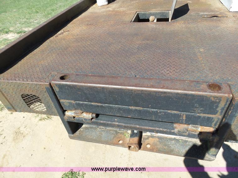 image for item J6135 2000 Chevrolet 2500 flatbed pickup truck