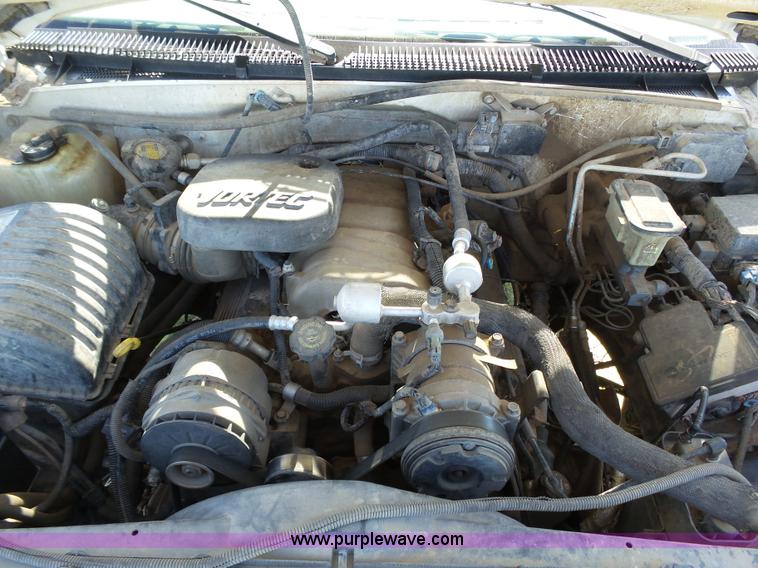 image for item J6135 2000 Chevrolet 2500 flatbed pickup truck