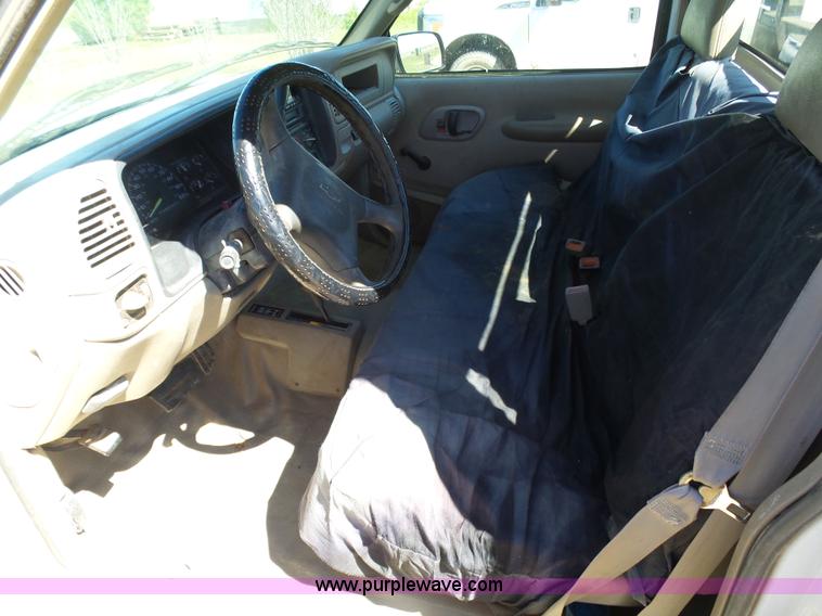 image for item J6135 2000 Chevrolet 2500 flatbed pickup truck