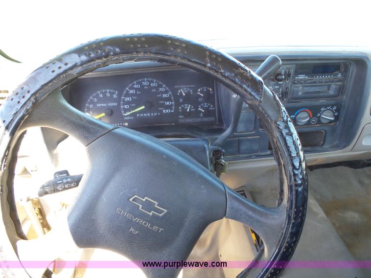 image for item J6135 2000 Chevrolet 2500 flatbed pickup truck