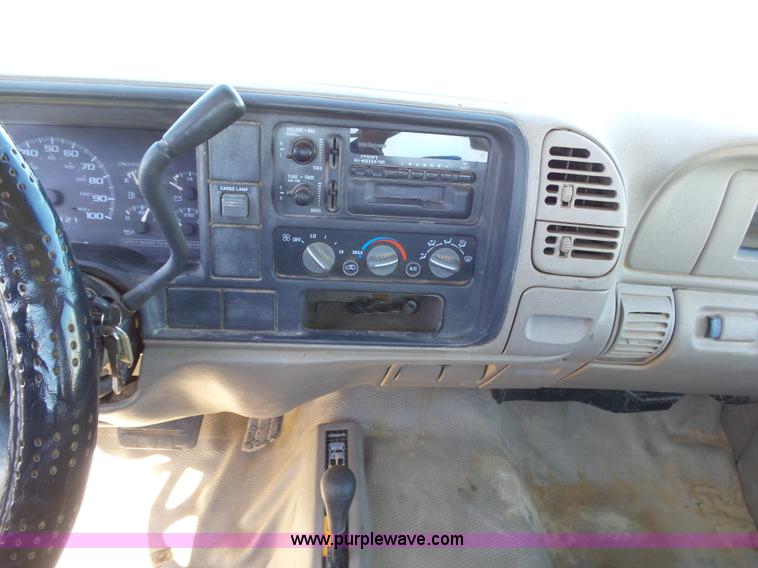 image for item J6135 2000 Chevrolet 2500 flatbed pickup truck