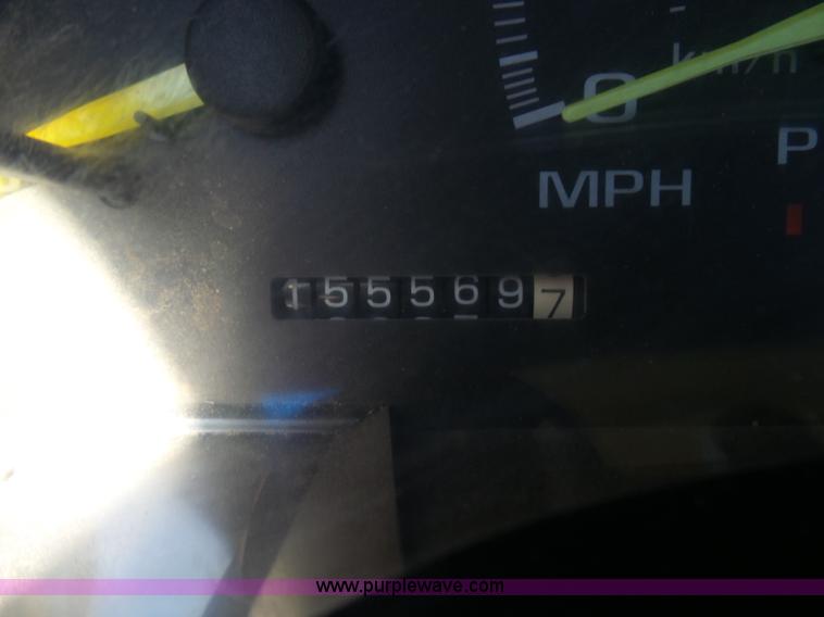 image for item J6135 2000 Chevrolet 2500 flatbed pickup truck