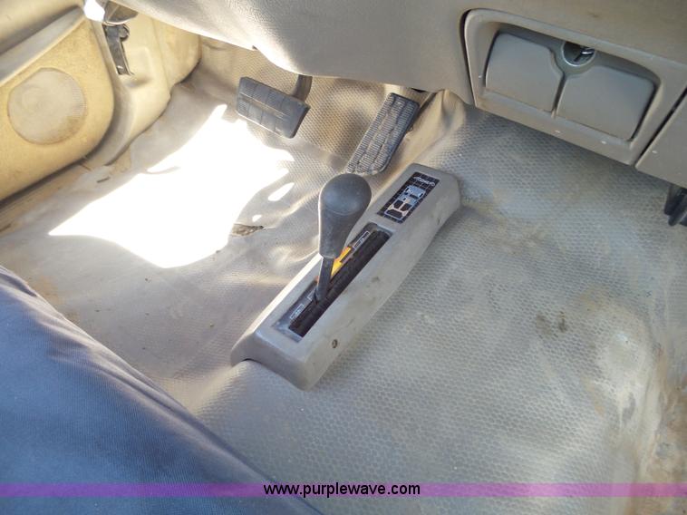 image for item J6135 2000 Chevrolet 2500 flatbed pickup truck