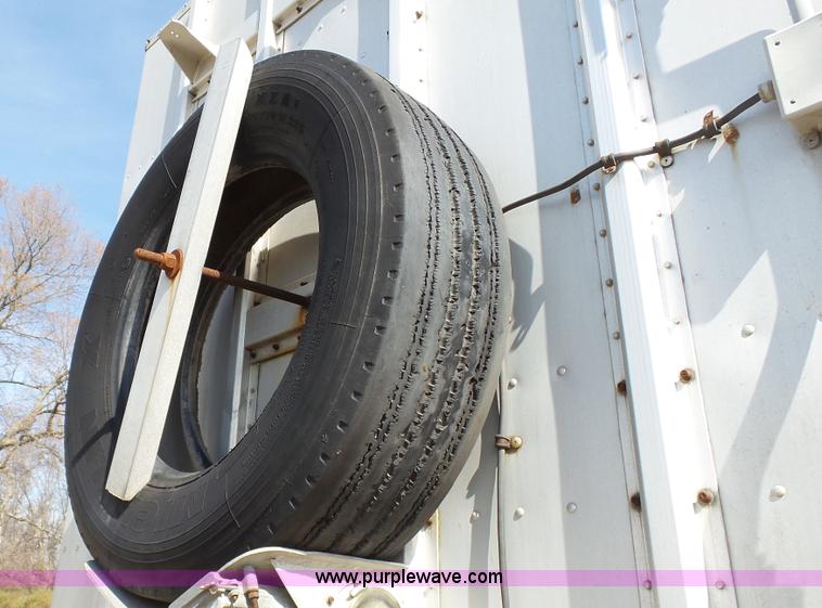 image for item J6266 1998 Barrett livestock trailer