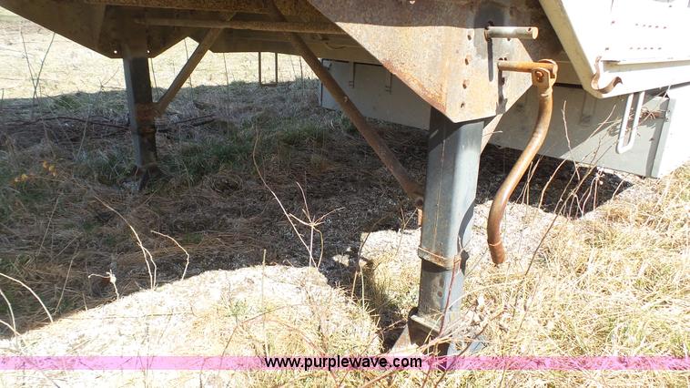 image for item J6266 1998 Barrett livestock trailer