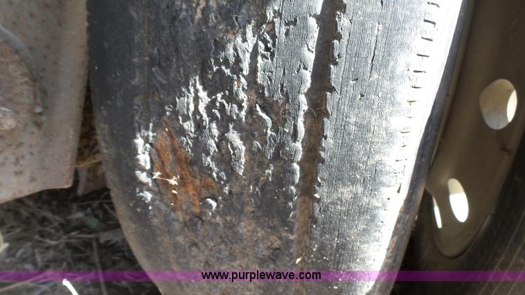 image for item J6266 1998 Barrett livestock trailer