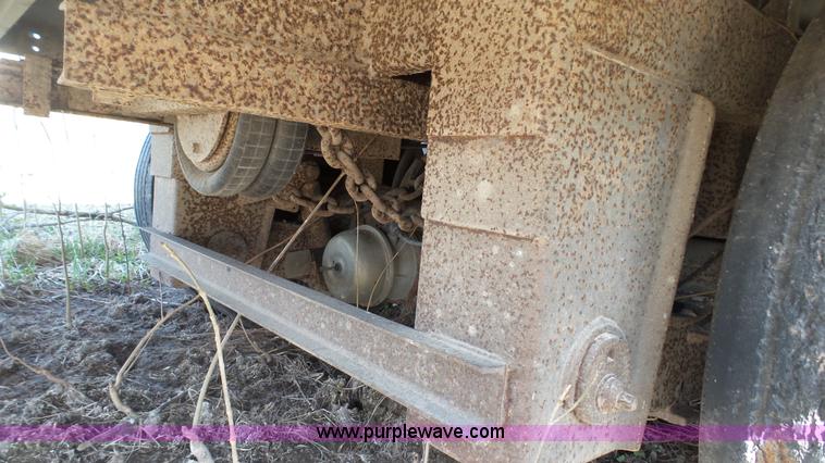 image for item J6266 1998 Barrett livestock trailer