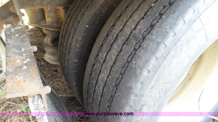 image for item J6266 1998 Barrett livestock trailer