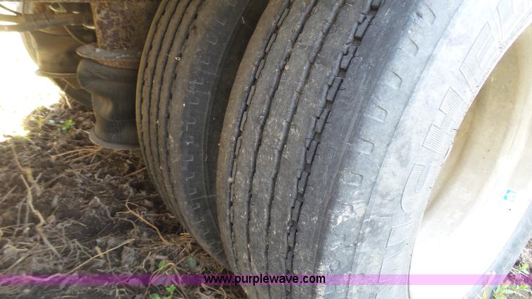 image for item J6266 1998 Barrett livestock trailer