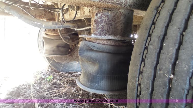 image for item J6266 1998 Barrett livestock trailer