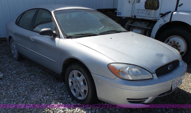 image for item J7252 2007 Ford Taurus SE