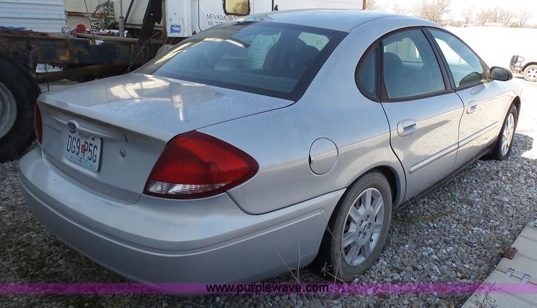 image for item J7252 2007 Ford Taurus SE