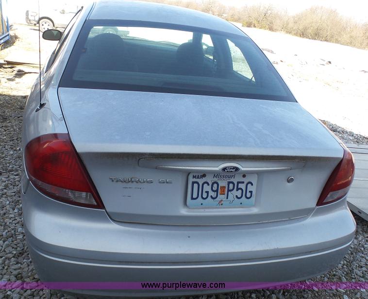 image for item J7252 2007 Ford Taurus SE