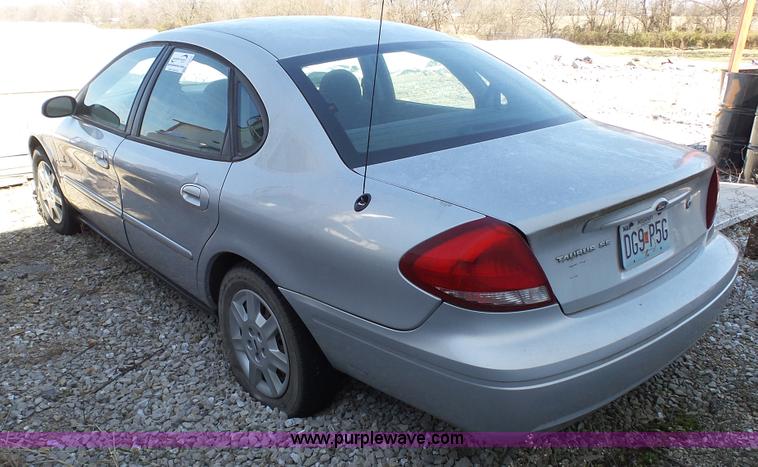 image for item J7252 2007 Ford Taurus SE