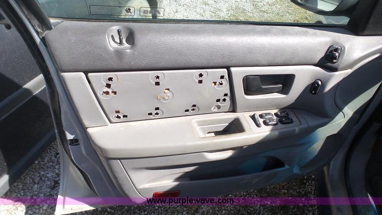 image for item J7255 2003 Ford Taurus SES