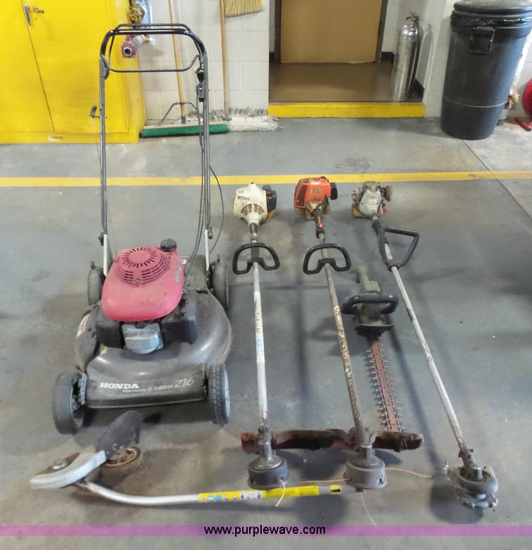 image for item J7509 Lawn and garden equipment