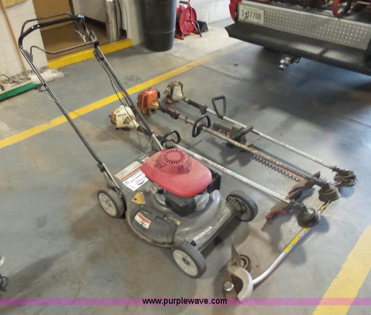 image for item J7509 Lawn and garden equipment