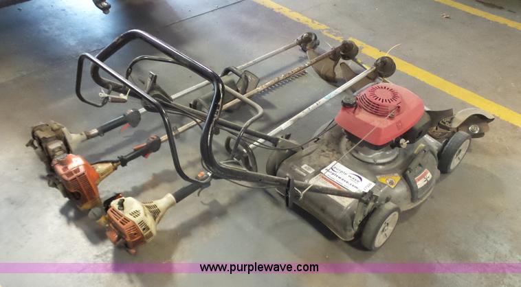 image for item J7509 Lawn and garden equipment