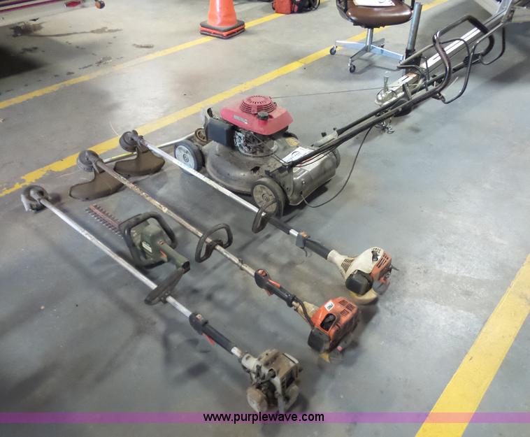 image for item J7509 Lawn and garden equipment