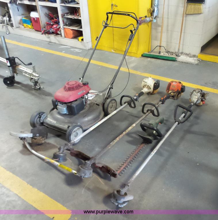 image for item J7509 Lawn and garden equipment