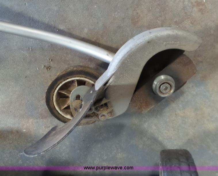 image for item J7509 Lawn and garden equipment