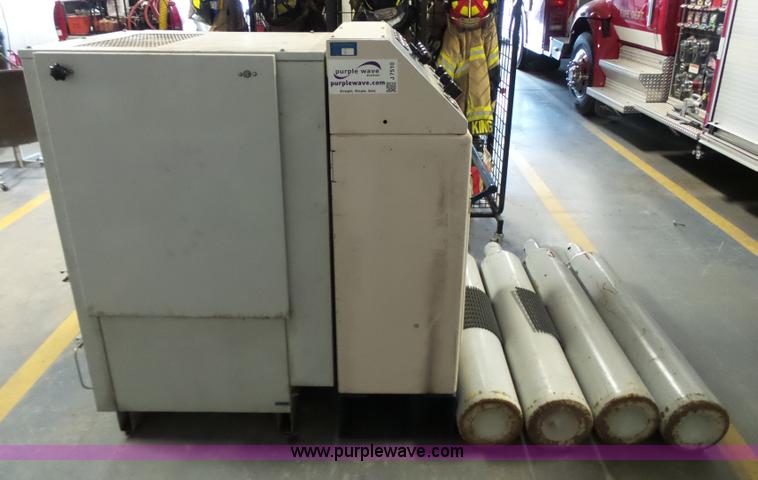 image for item J7510 2006 Bauer compressor dual tank filling station