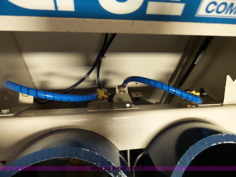 image for item J7510 2006 Bauer compressor dual tank filling station