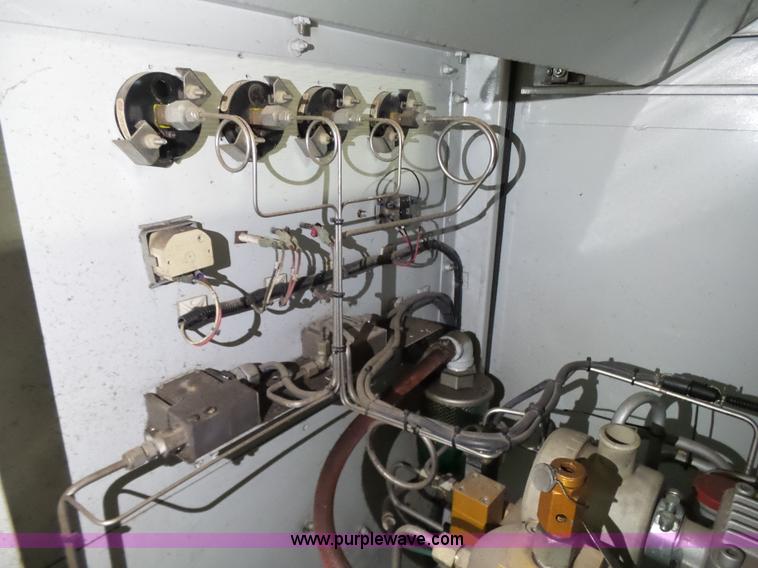 image for item J7510 2006 Bauer compressor dual tank filling station