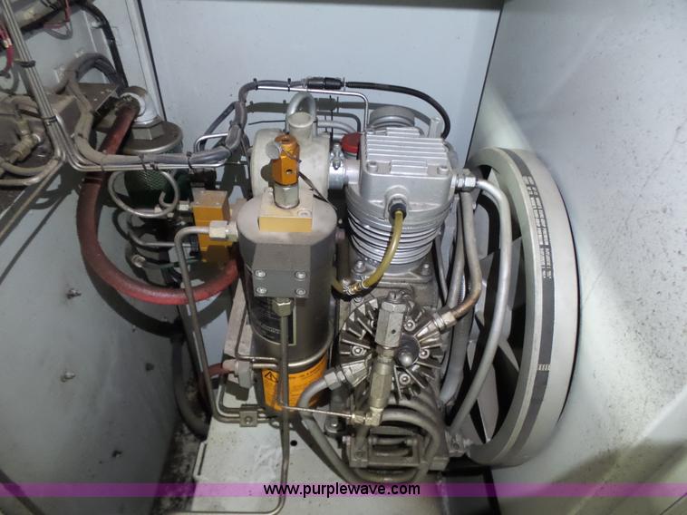 image for item J7510 2006 Bauer compressor dual tank filling station