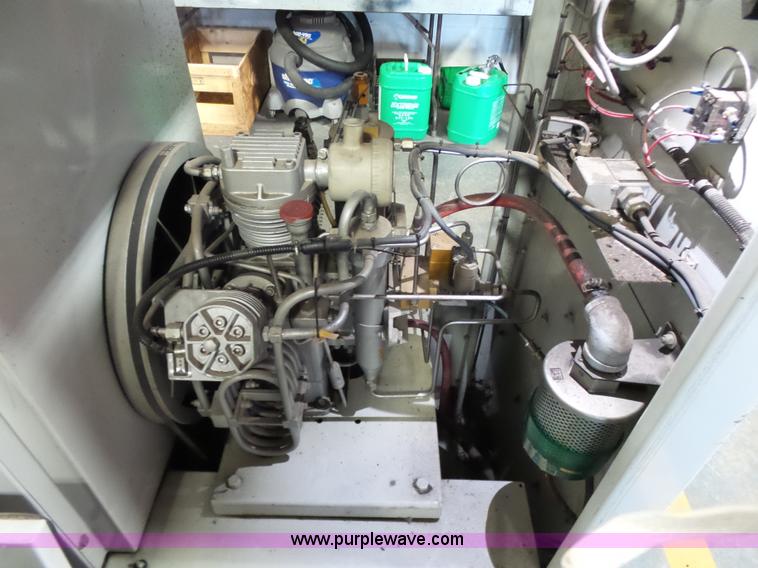 image for item J7510 2006 Bauer compressor dual tank filling station