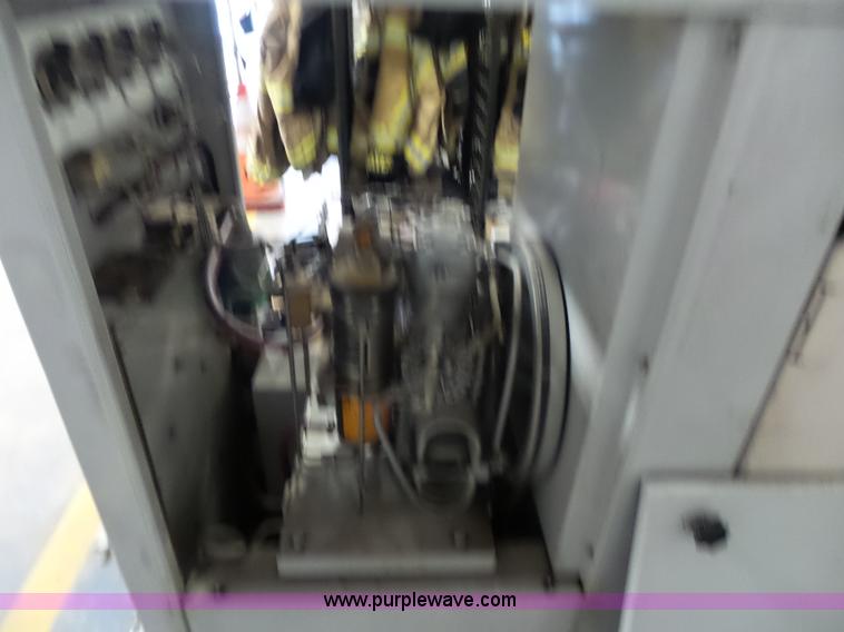 image for item J7510 2006 Bauer compressor dual tank filling station