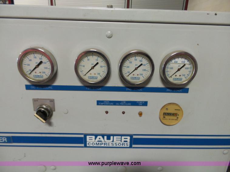 image for item J7510 2006 Bauer compressor dual tank filling station