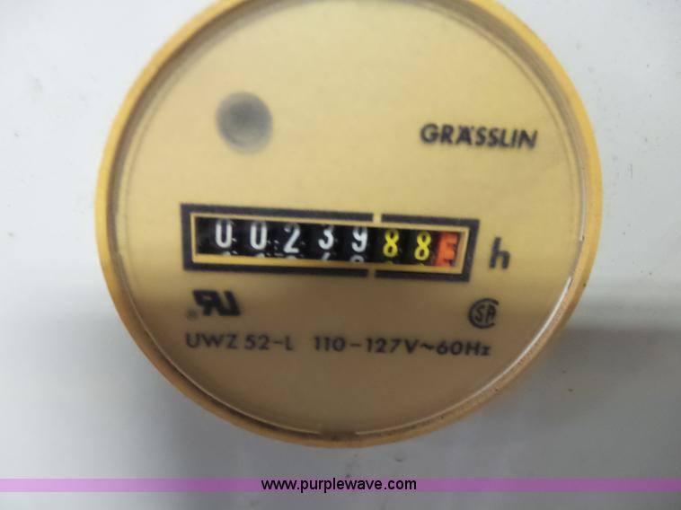 image for item J7510 2006 Bauer compressor dual tank filling station