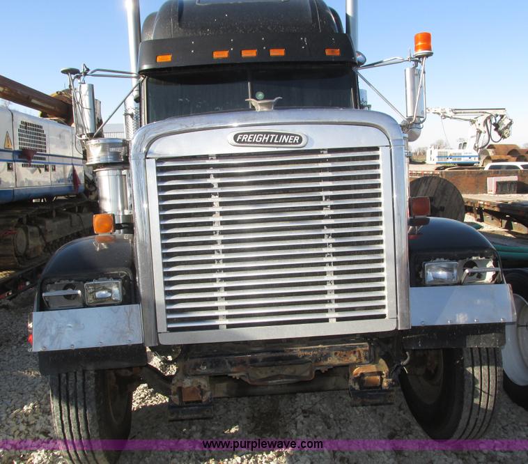 image for item J8974 1998 Freightliner FLD semi truck