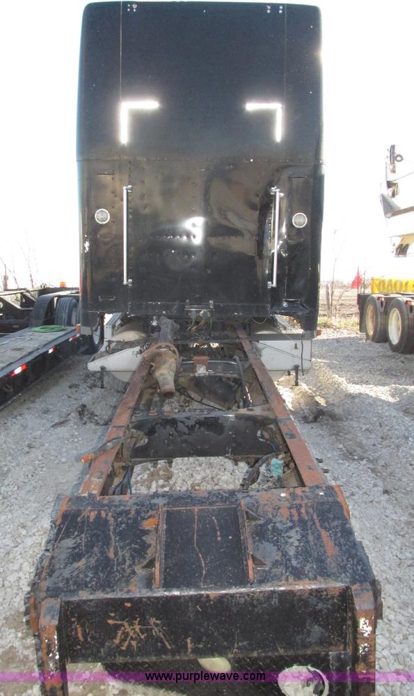 image for item J8974 1998 Freightliner FLD semi truck