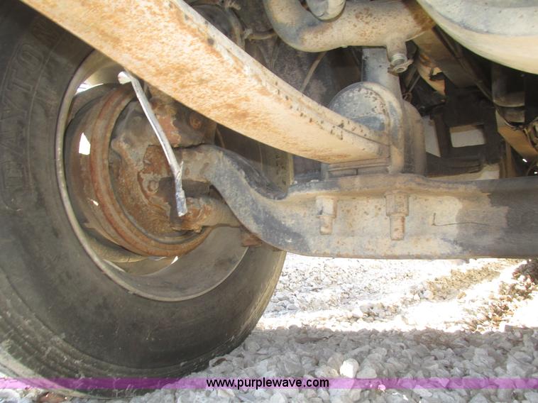 image for item J8974 1998 Freightliner FLD semi truck