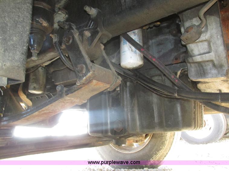 image for item J8974 1998 Freightliner FLD semi truck