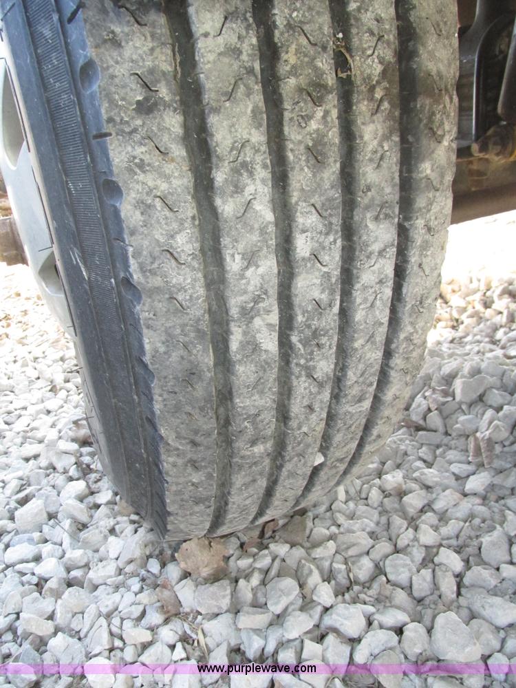 image for item J8974 1998 Freightliner FLD semi truck