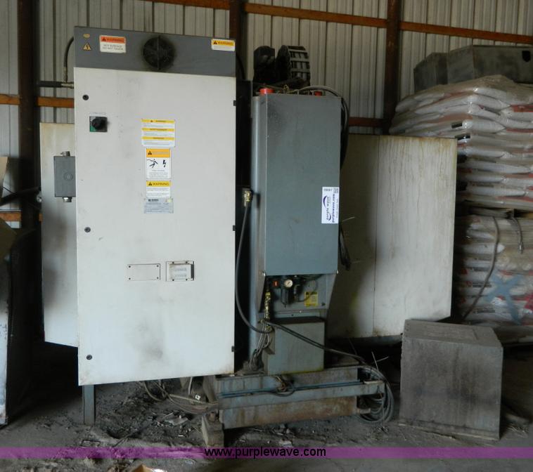 image for item J8983 1998 Cincinnati Arrow 750 FRO CNC vertical machine center