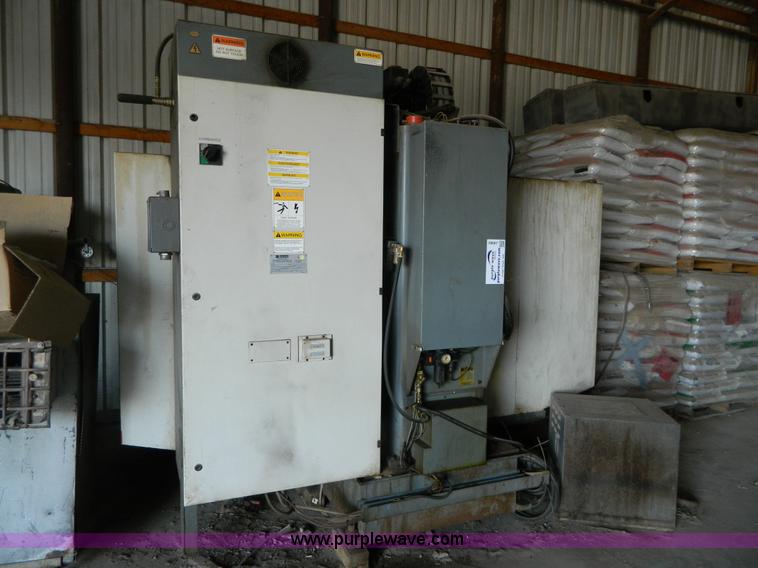 image for item J8983 1998 Cincinnati Arrow 750 FRO CNC vertical machine center