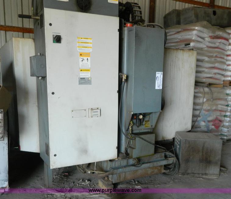 image for item J8983 1998 Cincinnati Arrow 750 FRO CNC vertical machine center