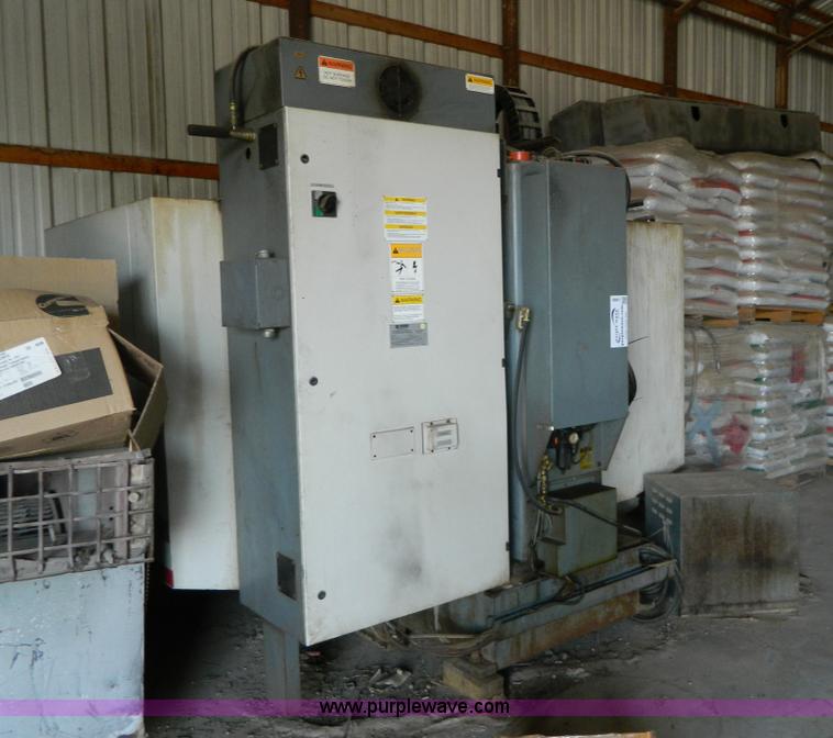 image for item J8983 1998 Cincinnati Arrow 750 FRO CNC vertical machine center