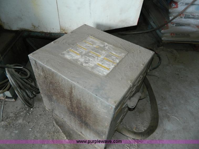 image for item J8983 1998 Cincinnati Arrow 750 FRO CNC vertical machine center