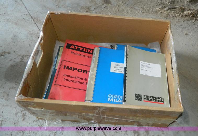 image for item J8983 1998 Cincinnati Arrow 750 FRO CNC vertical machine center