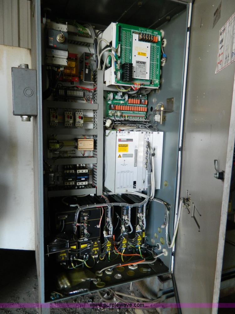 image for item J8983 1998 Cincinnati Arrow 750 FRO CNC vertical machine center